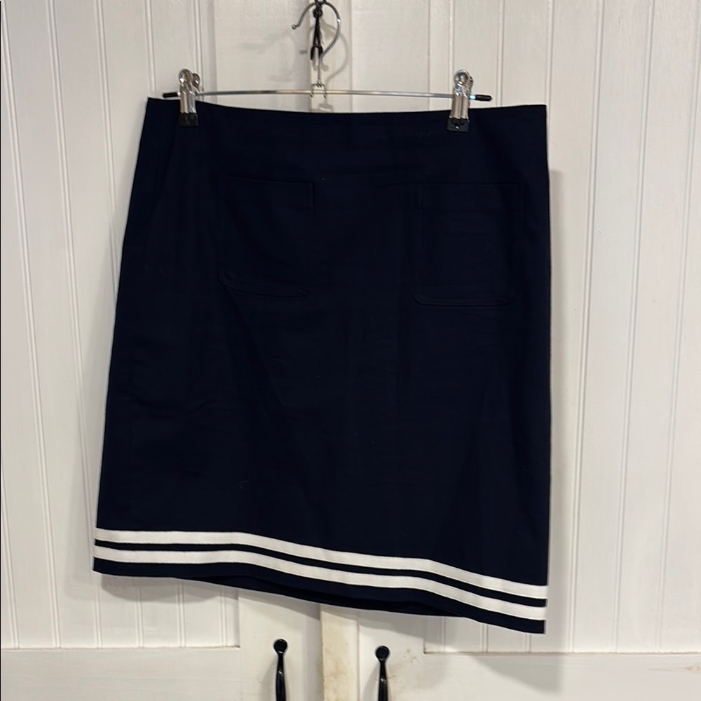 Talbots dark navy Skirt with White Stripes at hem, front pockets, lined size 10